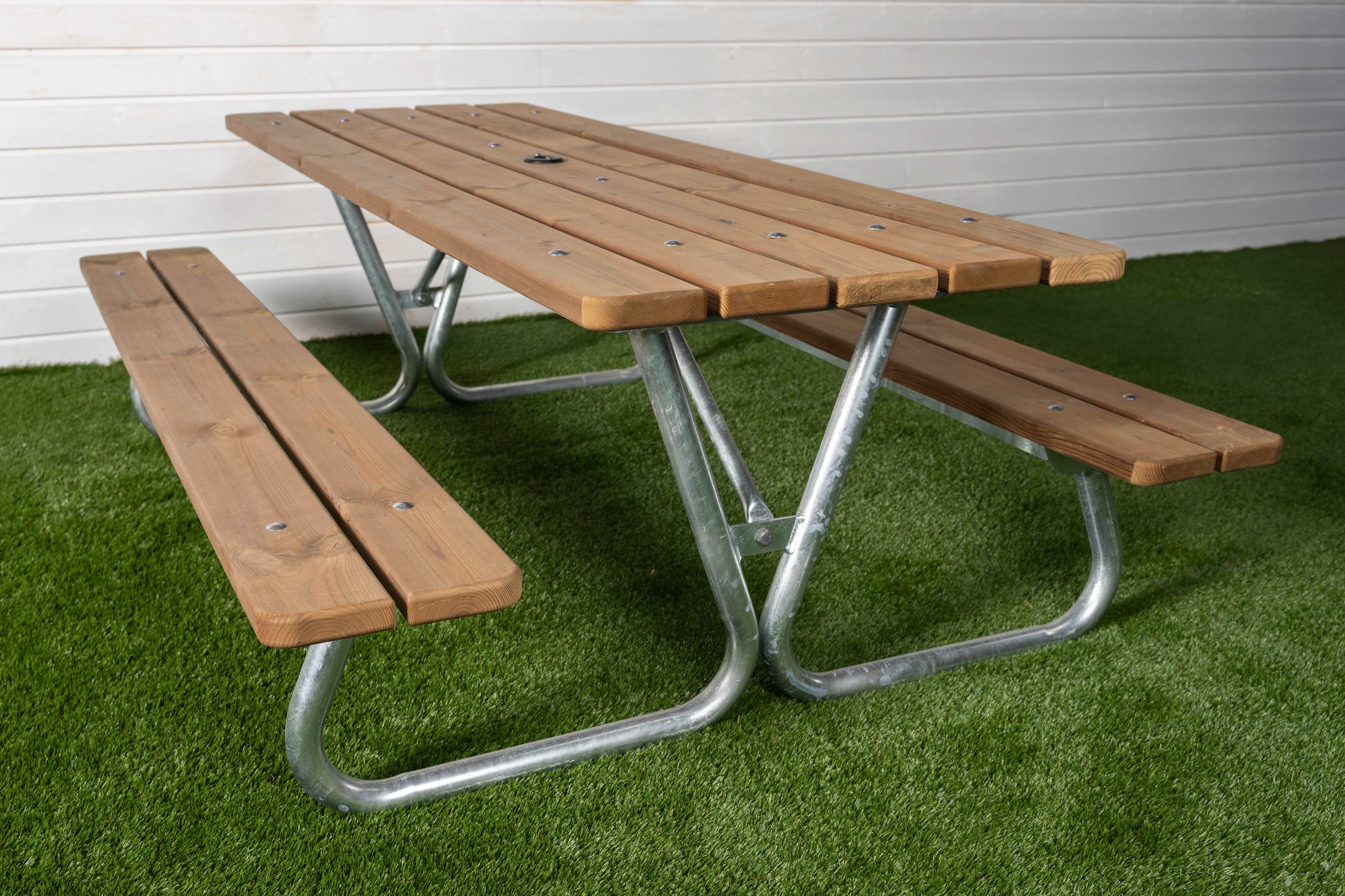 Picnic Table Hallon